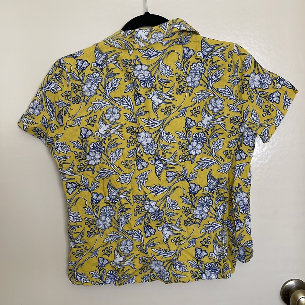 Linen button up 🌻 - Picture 2 of 4